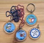 Ketting of sleutelhanger zwemdiploma A B C met naam 2-zijdig