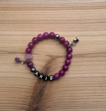 Kindersieraden: armbandje met naam model "zorgzaam" 