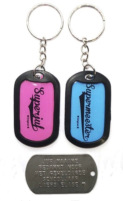 Dogtag sleutelhanger juf of meester gepersonaliseerd