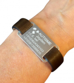 Autisme armband met naam gegraveerd op leren band