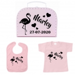 Geboortekoffertje met kraamcadeau's nr.17 bedrukt met flamingo