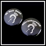 Button doof of slechthorend oor set kleine buttons 2 stuks