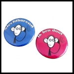 Button doof of slechthorend aapje set kleine buttons 2 stuks