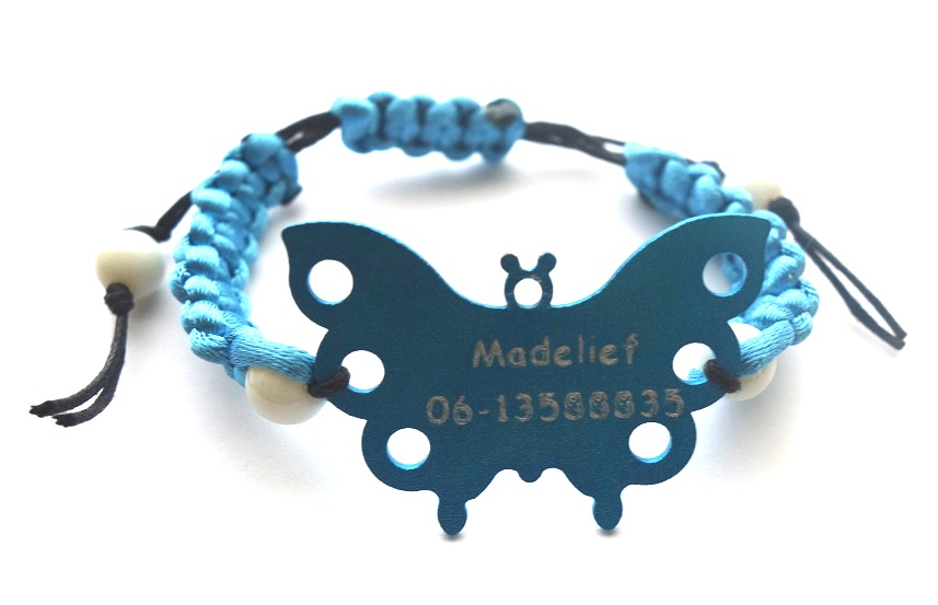 Vlinder armband met naam en telefoonnummer gegraveerd