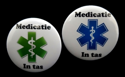 Medische button medicatie in tas of rugzak