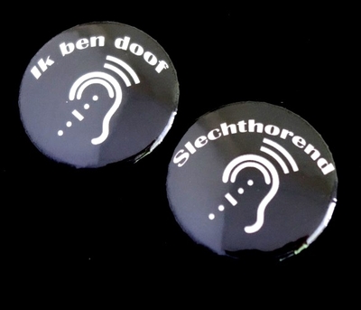 Button doof of slechthorend oor set kleine buttons 2 stuks