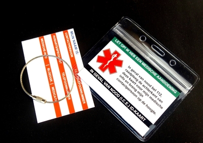 Medische sleutelhanger kaartje in waterdicht hoesje 