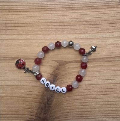 Kindersieraden: meisjes armband met naam model "sierlijk" 