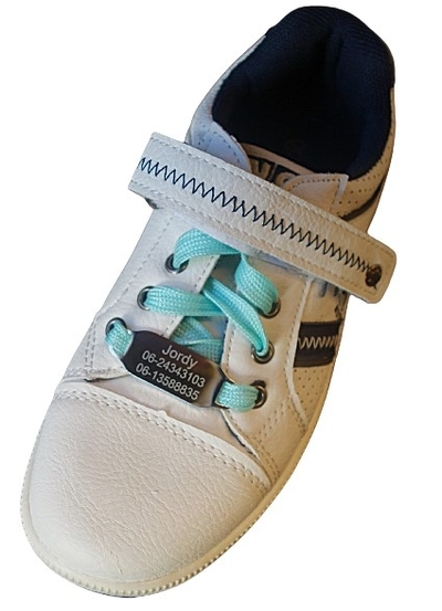 Shoe tag gegraveerd zilver RVS met glow in the dark veters 