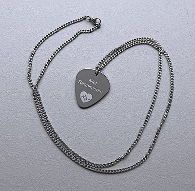 Niet reanimeren penning guitar pick 2-zijde gravure