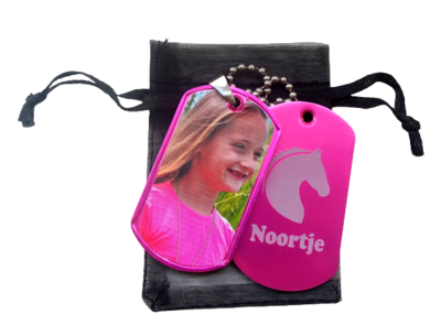 Dogtag met foto en gegraveerde afbeelding met naam