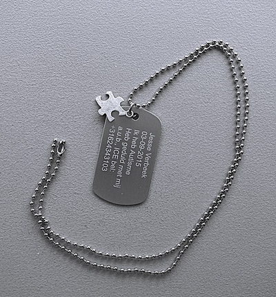 Dogtag gegraveerd met bedel puzzelstukje aluminium 