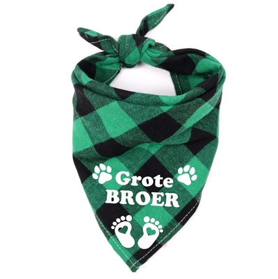 Honden bandana ruit bedrukt met grote broer of zus voetjes of handjes