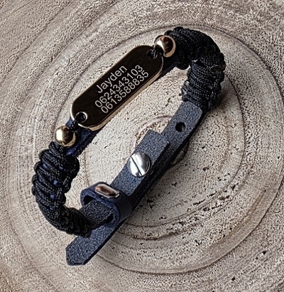 Armband SOS gegraveerd leer met tag