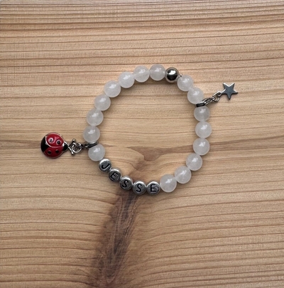 Kindersieraden: jongens armband met naam model "tevredenheid"   