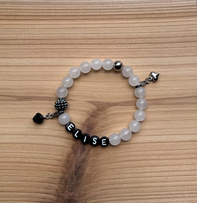 Kindersieraden: meisjes armband met naam model "tevredenheid" 